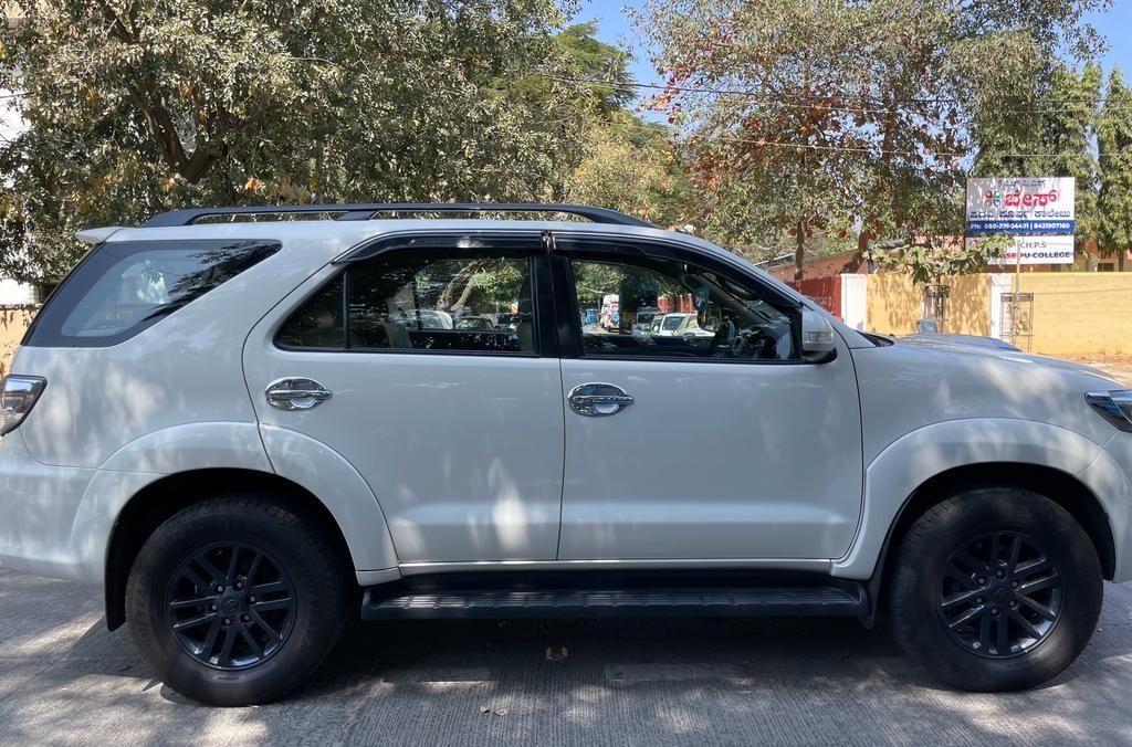 2013 TOYOTA FORTUNER 4*2 MANUAL
