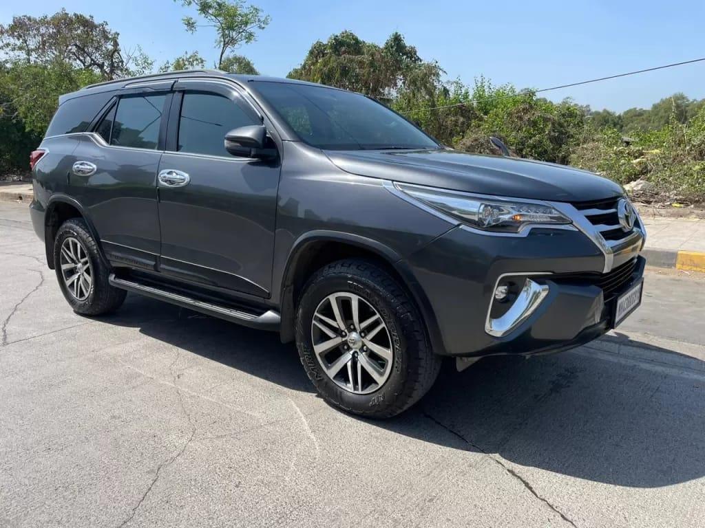 TOYOTA FORTUNER 4X4 AT